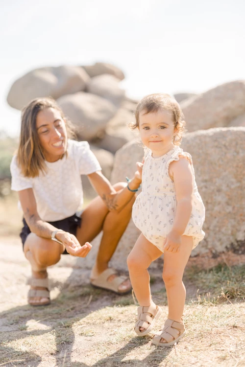 bonheur sourire enfant marron gris